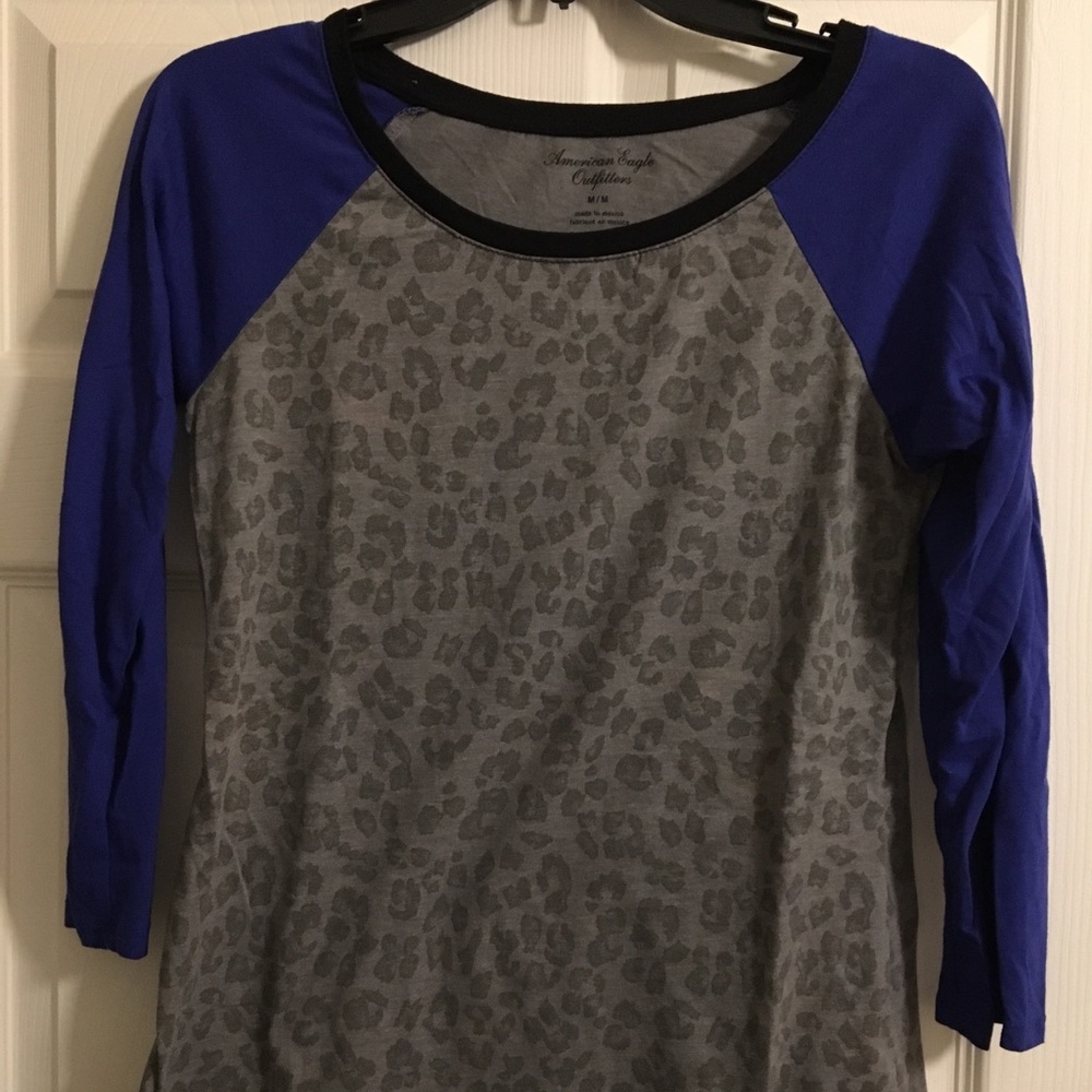 American Eagle top with cheetah print sleeves